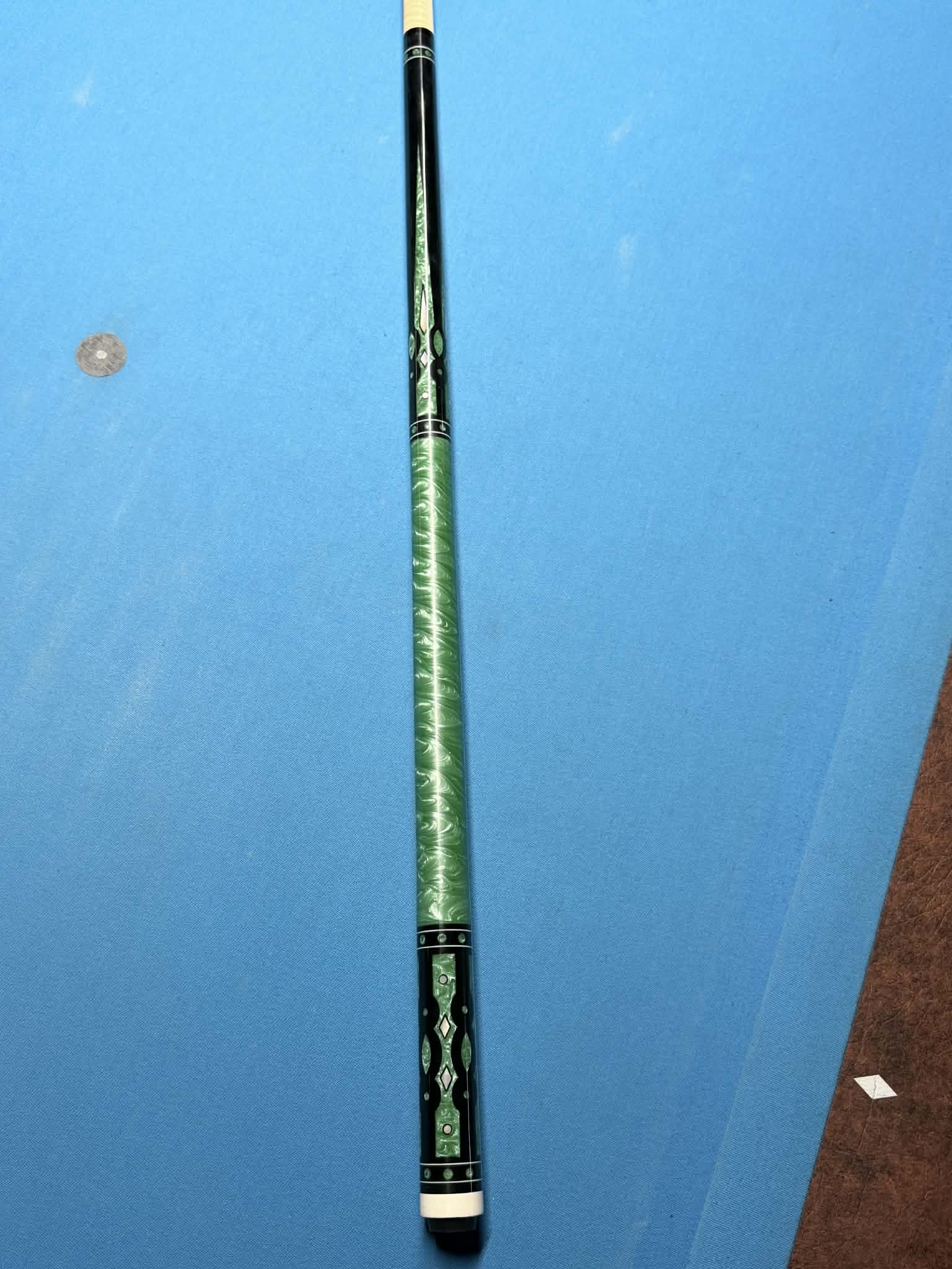 Spots Right Custom Cue SRC-426-10
