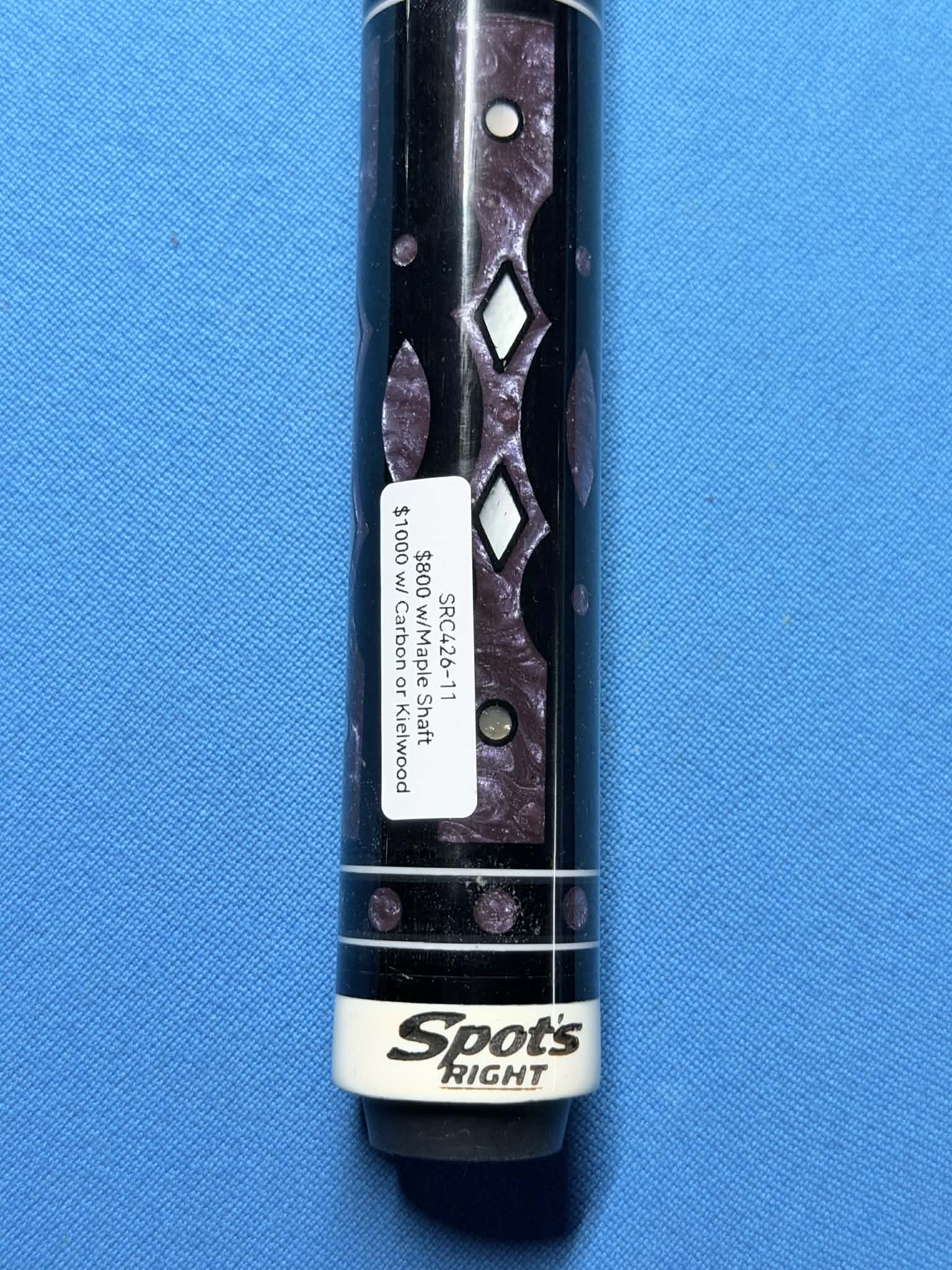 Spots Right Custom Cue SRC-426-11