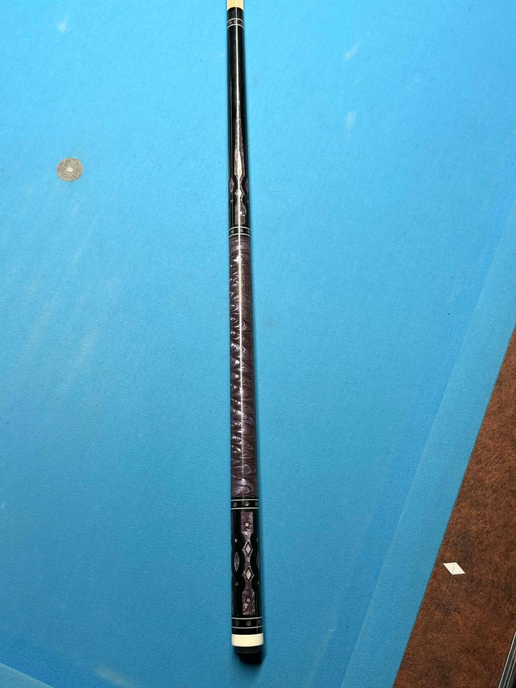 Spots Right Custom Cue SRC-426-11