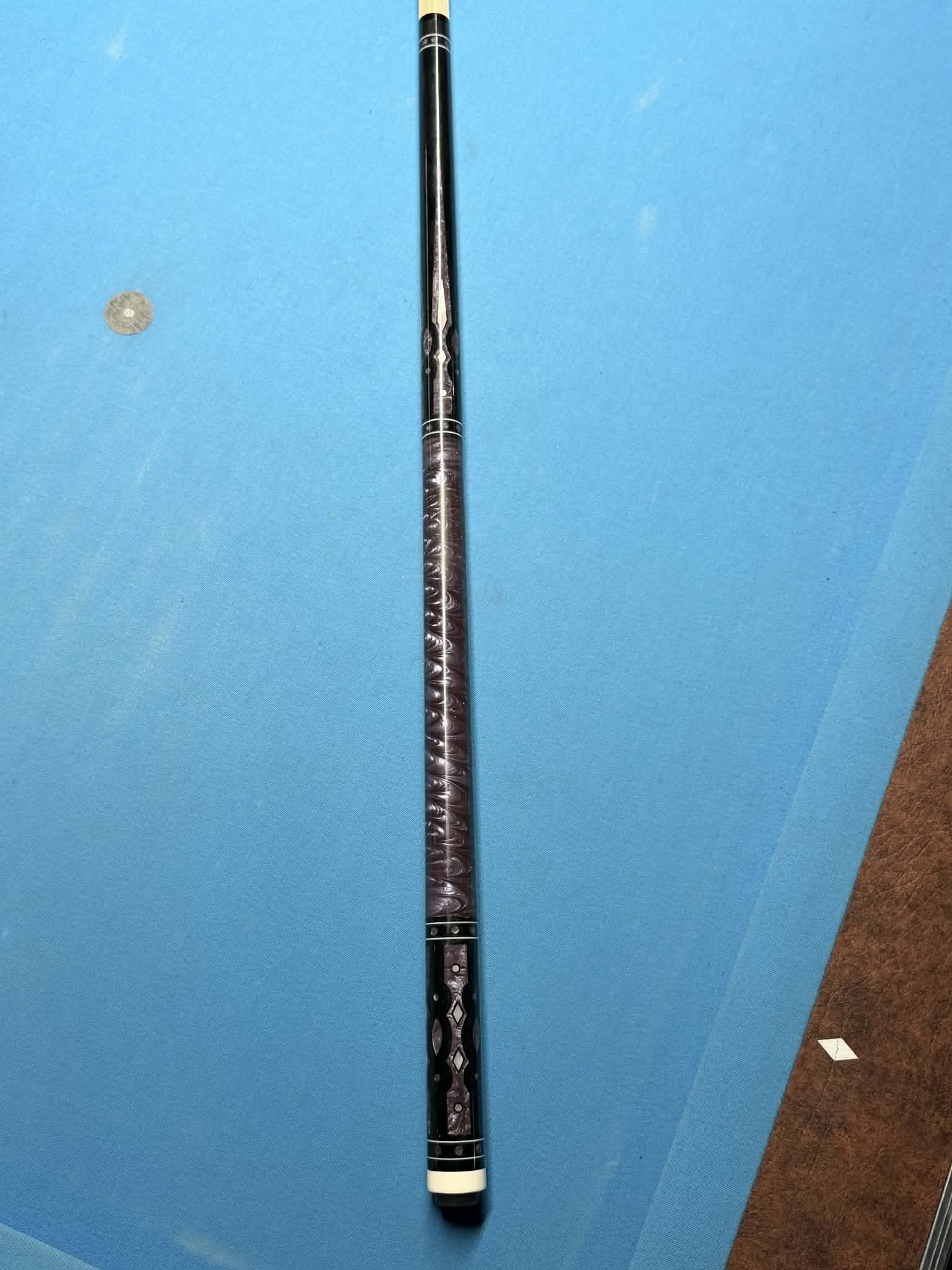 Spots Right Custom Cue SRC-426-11