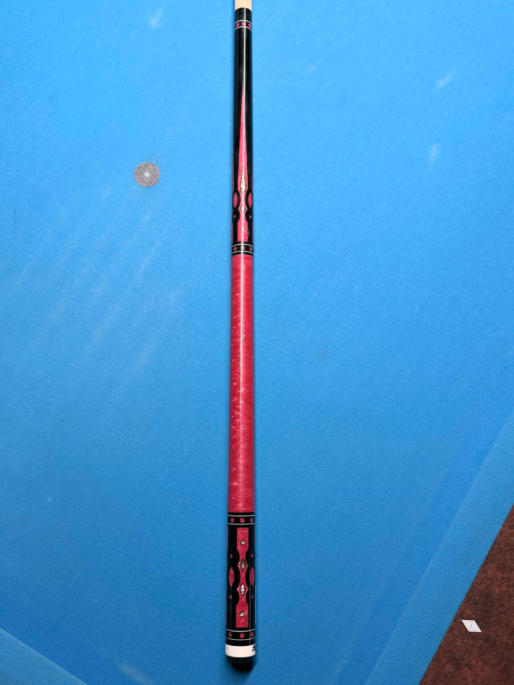 Spots Right Custom Cue SRC-426-14
