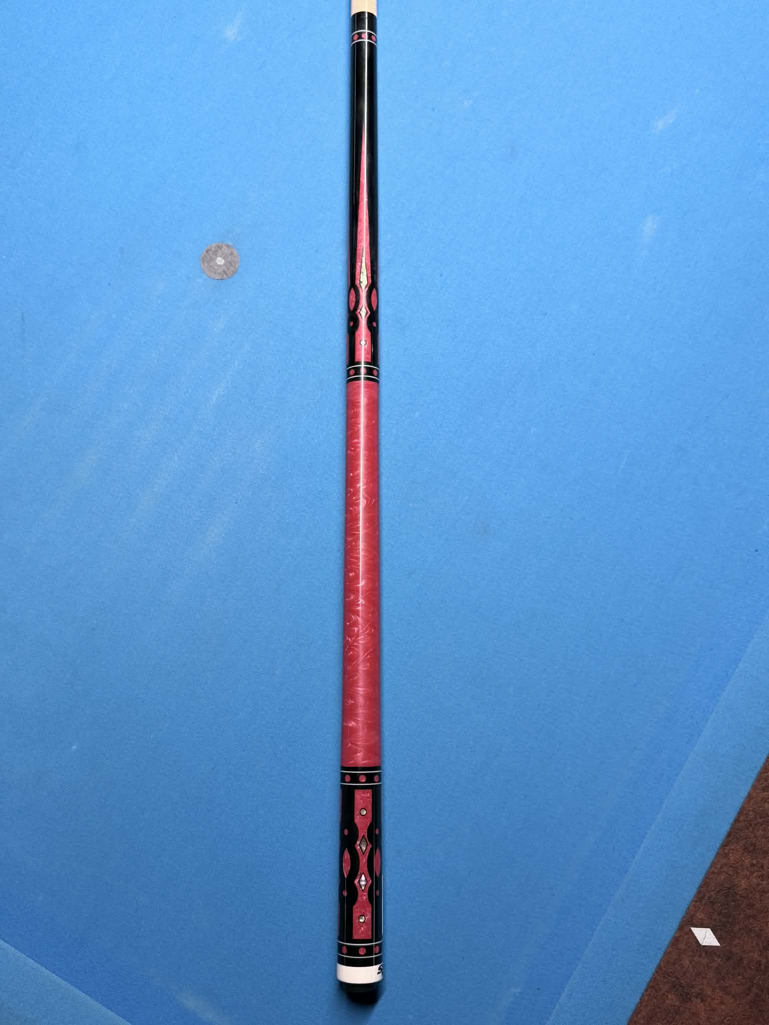 Spots Right Custom Cue SRC-426-14
