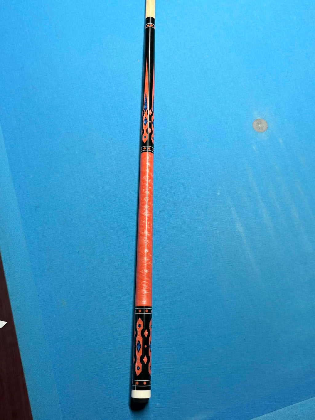 Spots Right Custom Cue SRC-426-1