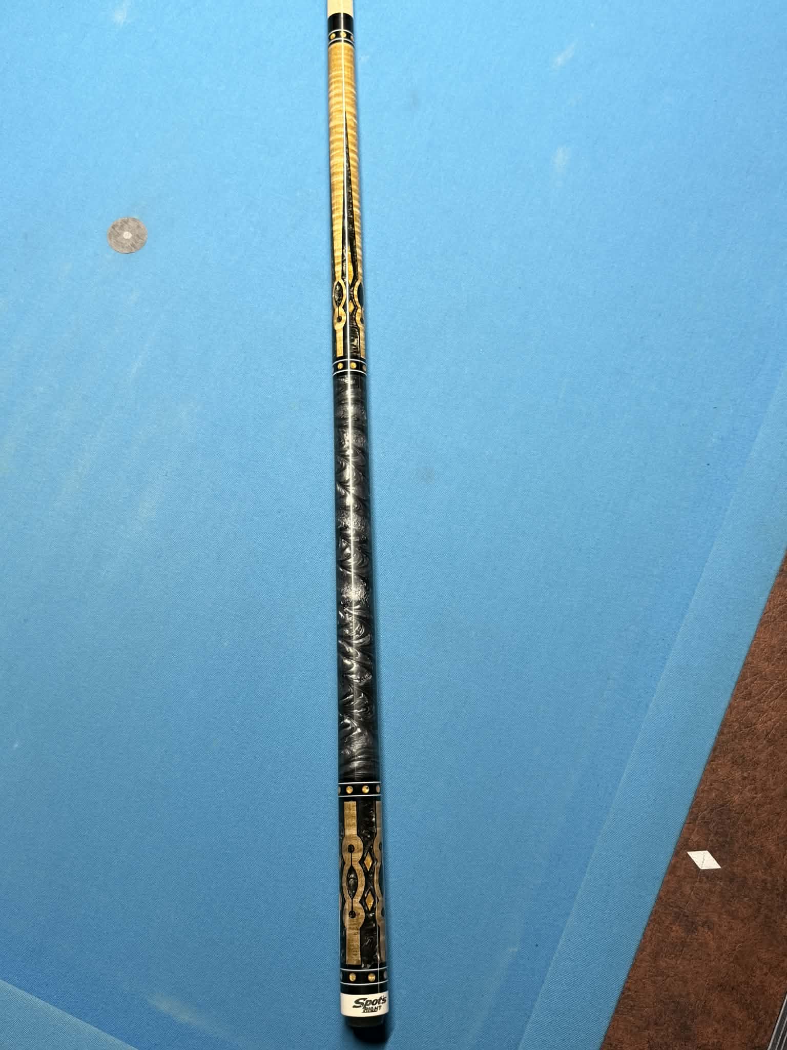 Spots Right Custom Cue SRC-426-3