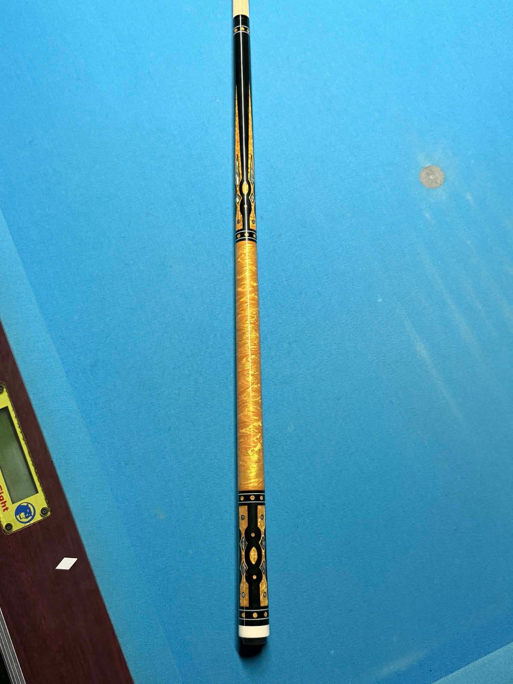Spots Right Custom Cue SRC-426-5