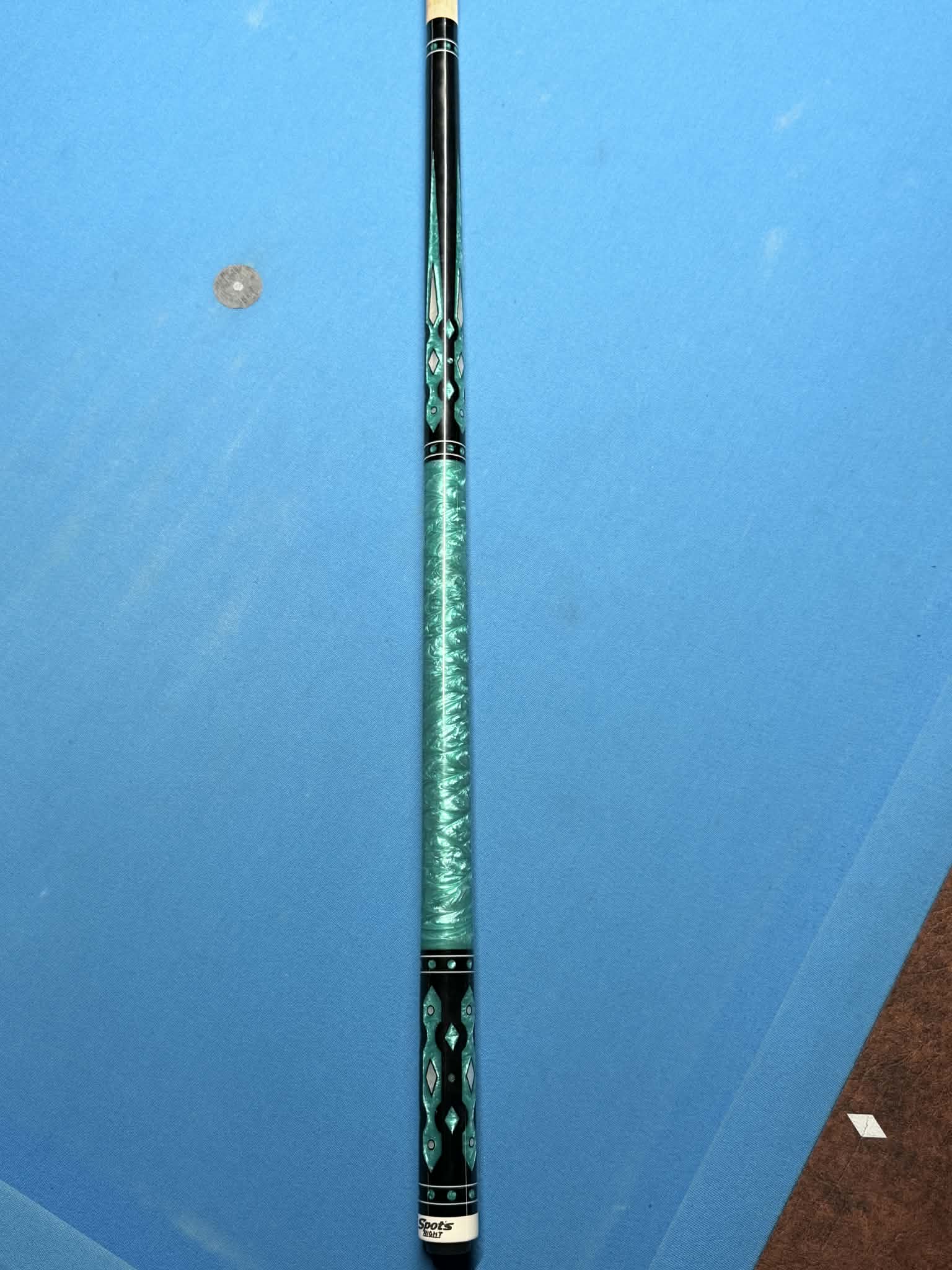 Spots Right Custom Cue SRC-426-6