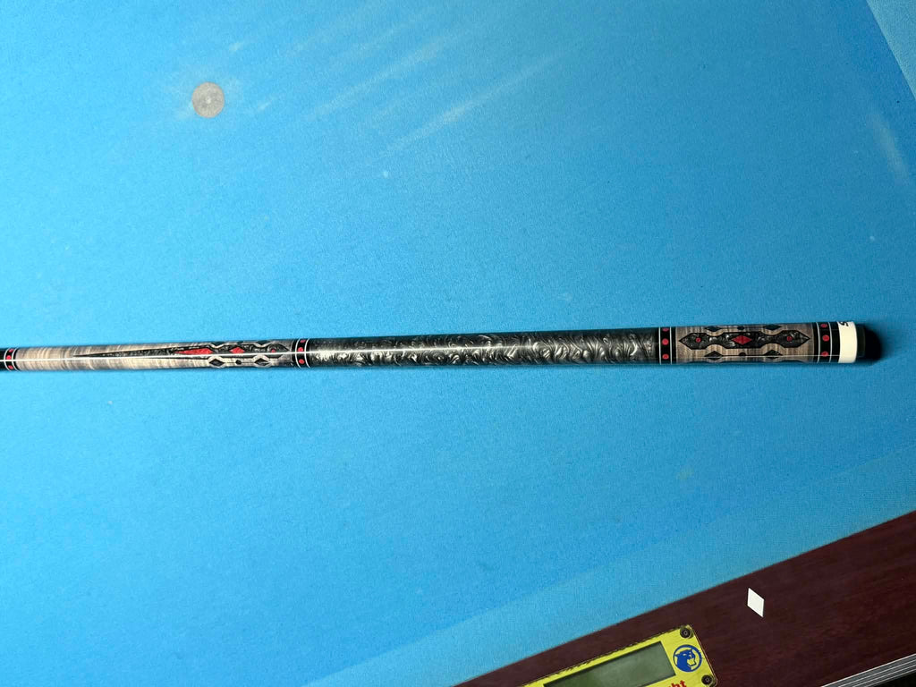 Spots Right Custom Cue SRC-426-7