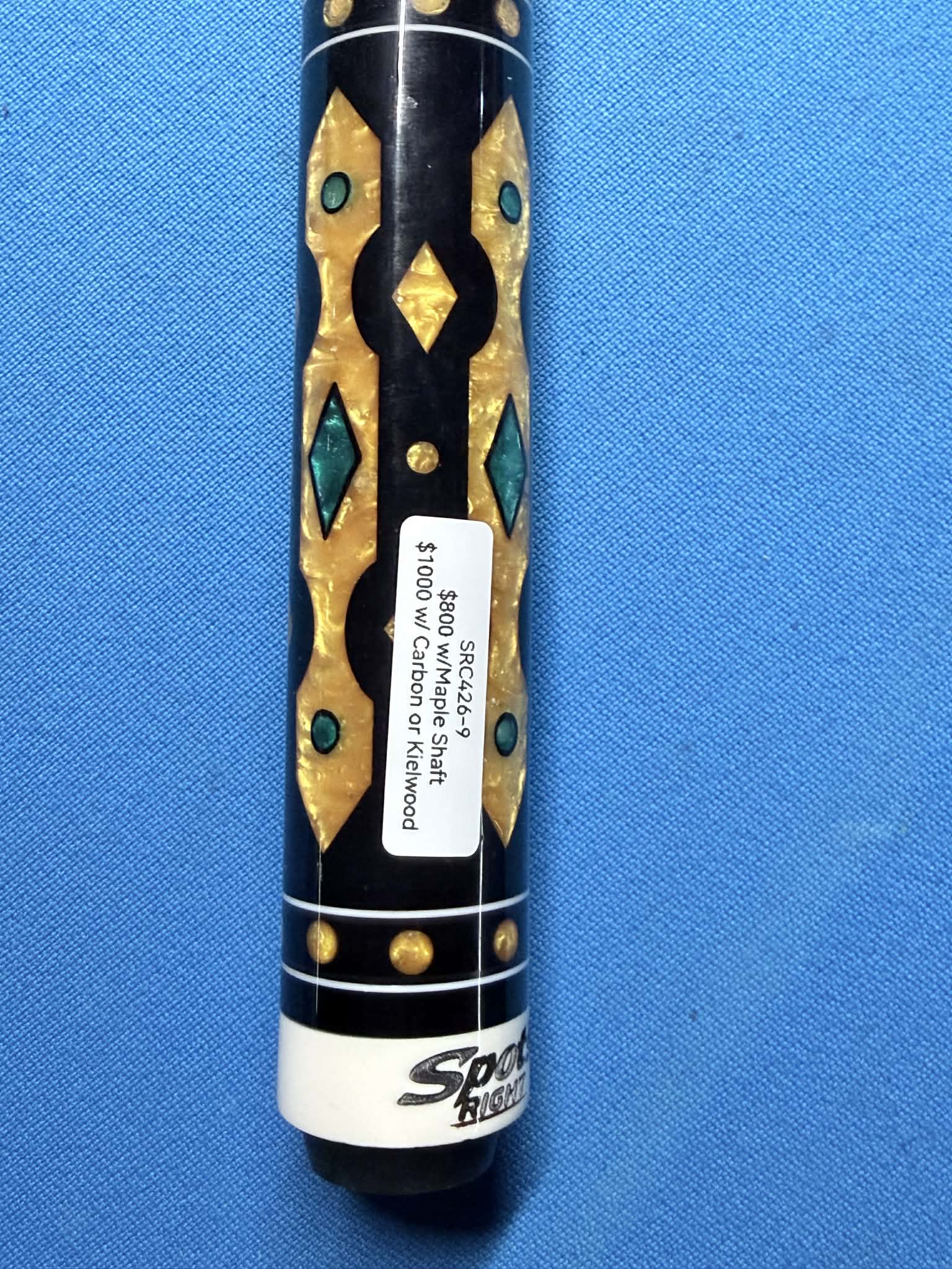 Spots Right Custom Cue SRC-426-9