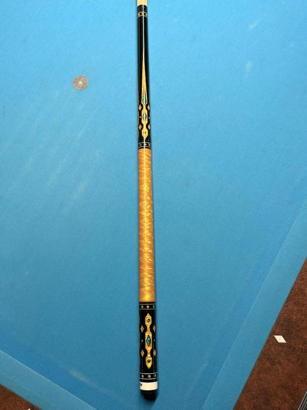 Spots Right Custom Cue SRC-426-9