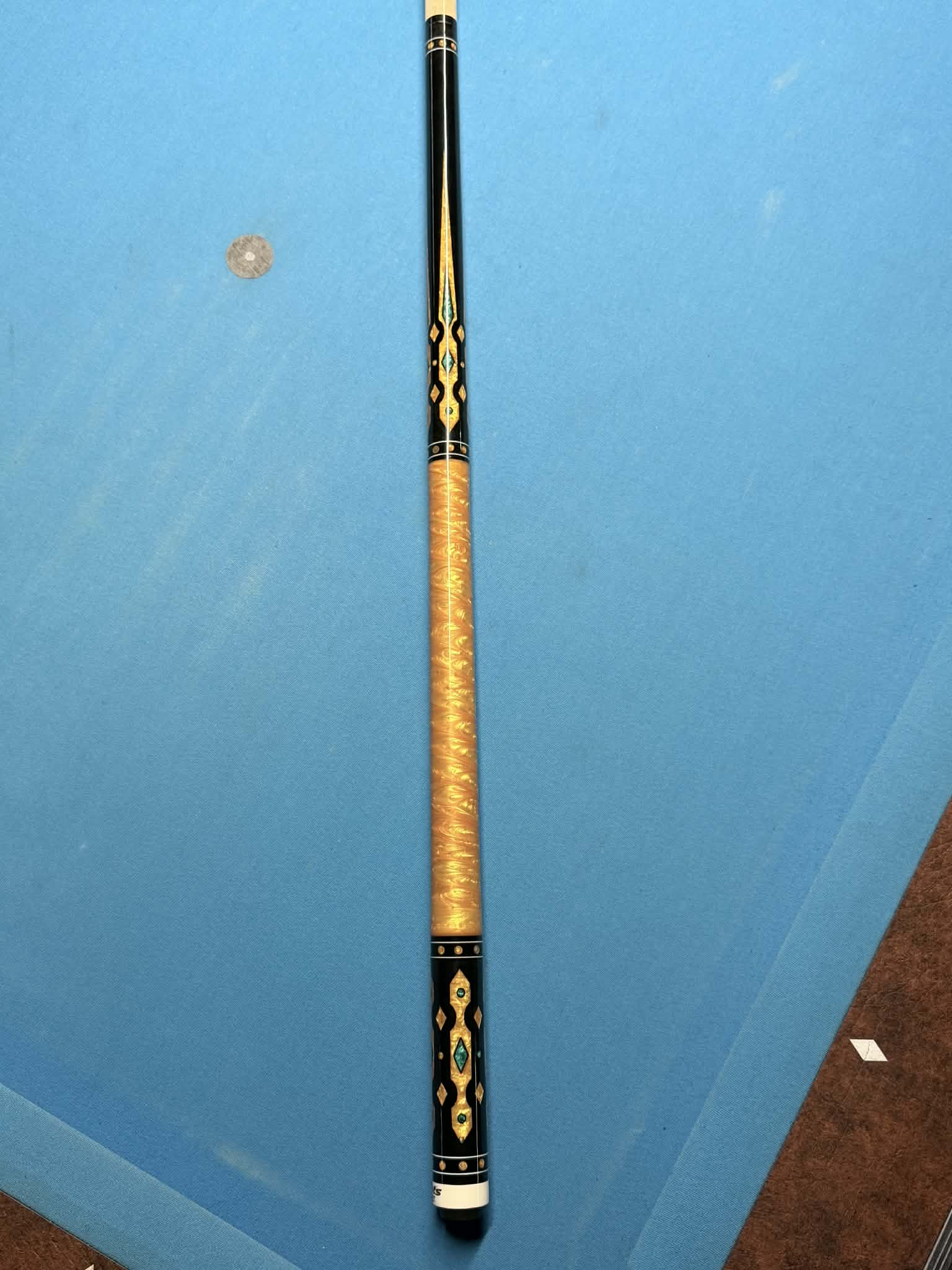 Spots Right Custom Cue SRC-426-9